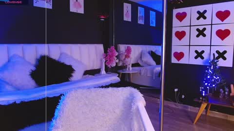 Meredith Alessandra online show from December 18, 4:42 am
