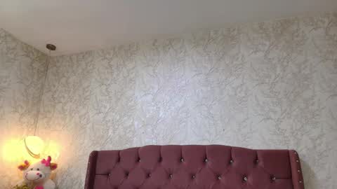 Snapshot of graceblu chatting on October 31, 5:53 am Grace online show from October 31, 5:53 am