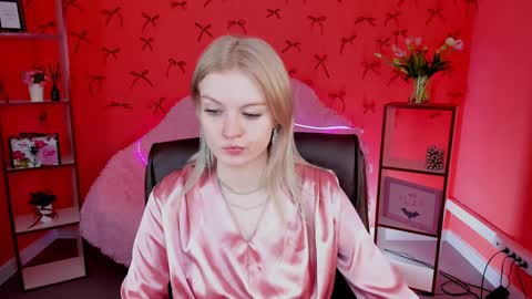 Snapshot of graceglamour chatting on December 7, 5:37 am Grace Glamour online show from December 7, 5:37 am