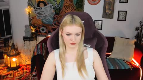 Snapshot of graceglamour chatting on December 27, 6:03 am Grace Glamour online show from December 27, 6:03 am