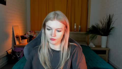 Snapshot of graceglamour chatting on December 6, 5:20 am Grace Glamour online show from December 6, 5:20 am