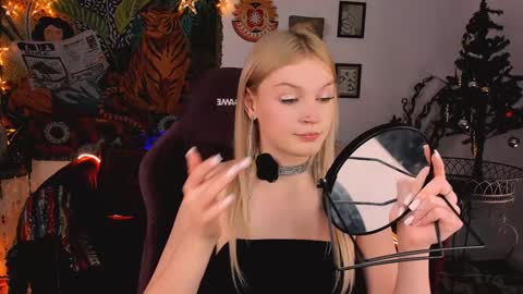 Snapshot of graceglamour chatting on December 31, 7:53 am Grace Glamour online show from December 31, 7:53 am