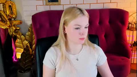 Snapshot of graceglamour chatting on March 3, 5:16 am Grace Glamour online show from March 3, 5:16 am
