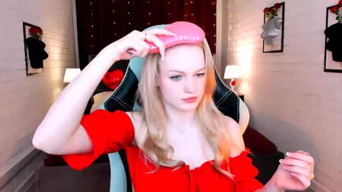 Snapshot of graceglamour chatting on February 12, 5:37 am Grace Glamour online show from February 12, 5:37 am