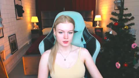Snapshot of graceglamour chatting on December 9, 5:40 am Grace Glamour online show from December 9, 5:40 am