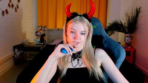 Snapshot of graceglamour chatting on December 18, 5:37 am Grace Glamour online show from December 18, 5:37 am