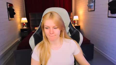 Snapshot of graceglamour chatting on February 25, 5:41 am Grace Glamour online show from February 25, 5:41 am