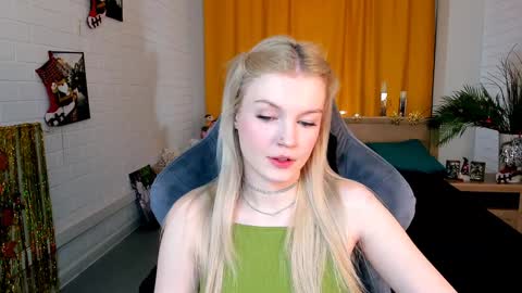 Snapshot of graceglamour chatting on December 28, 5:23 am Grace Glamour online show from December 28, 5:23 am