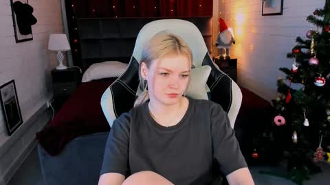 Snapshot of graceglamour chatting on January 5, 5:30 am Grace Glamour online show from January 5, 5:30 am