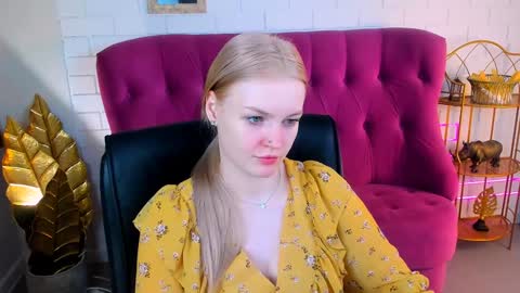 Snapshot of graceglamour chatting on January 13, 5:33 am Grace Glamour online show from January 13, 5:33 am