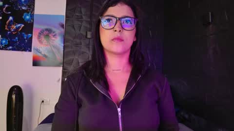 Snapshot of graceymilf999 chatting on October 7, 11:36 am Gracey Milf online show from October 7, 11:36 am