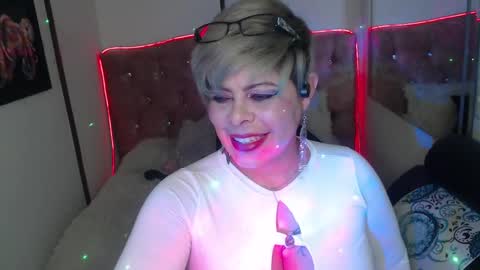 Snapshot of grecia_horny chatting on January 24, 9:06 am Grecia online show from January 24, 9:06 am