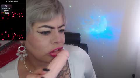Snapshot of grecia_horny chatting on December 3, 1:32 pm Grecia online show from December 3, 1:32 pm