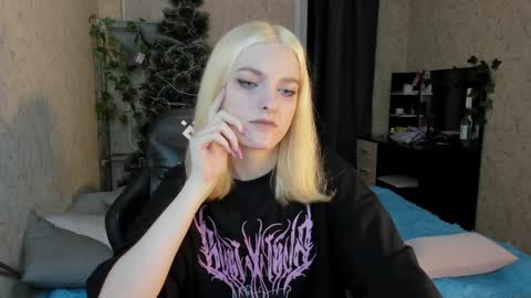 Snapshot of green_tea666 chatting on January 6, 1:42 am Lilith online show from January 6, 1:42 am