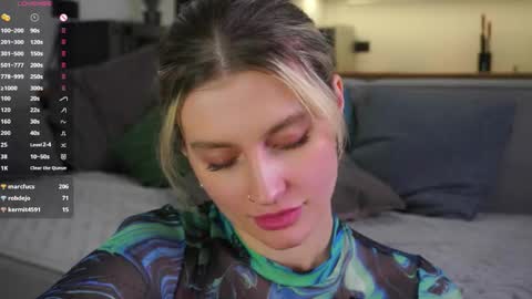 Kelly online show from April 27, 3:31 pm