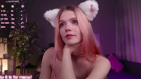 Snapshot of gretchen_mol chatting on October 22, 7:46 am gretchen_mol online show from October 22, 7:46 am