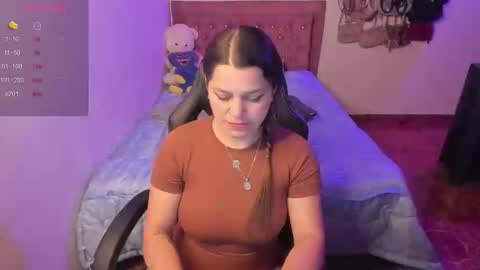 Snapshot of guinivere_blake chatting on February 25, 3:52 am Hello Im Julieta Im 25 years old welcome to my room have fun and be happy. online show from February 25, 3:52 am