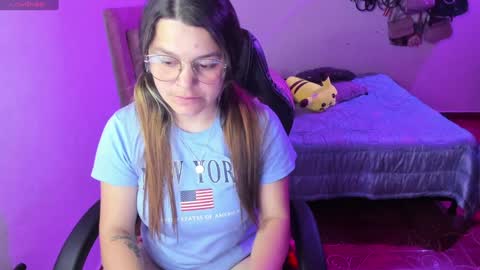Snapshot of guinivere_blake chatting on December 31, 3:23 am Hello Im Julieta Im 25 years old welcome to my room have fun and be happy. online show from December 31, 3:23 am
