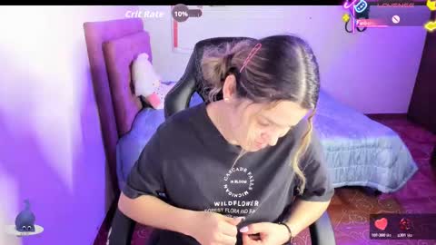 Snapshot of guinivere_blake chatting on September 11, 5:08 am Hello Im Julieta Im 25 years old welcome to my room have fun and be happy. online show from September 11, 5:08 am