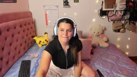 Snapshot of guinivere_blake chatting on January 21, 3:48 am Hello Im Julieta Im 25 years old welcome to my room have fun and be happy. online show from January 21, 3:48 am