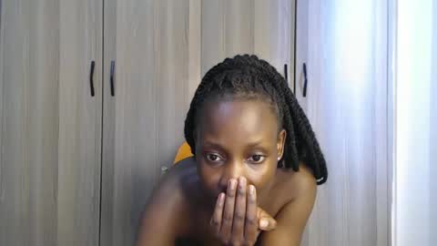 Miss Incredible online show from November 2, 11:35 am