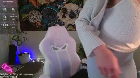 Kylie online show from December 19, 8:44 pm
