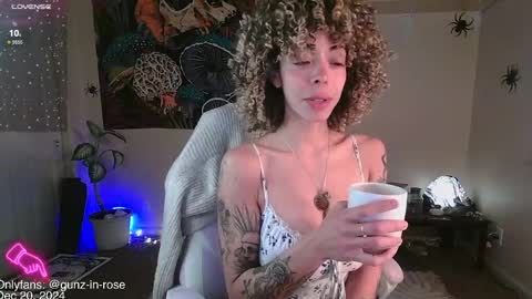 Kylie online show from December 20, 4:46 pm