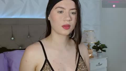 Snapshot of gwen_drew chatting on October 28, 1:06 pm Gwen Drew online show from October 28, 1:06 pm