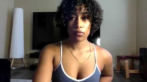 gyalxoxo online show from February 18, 6:18 pm