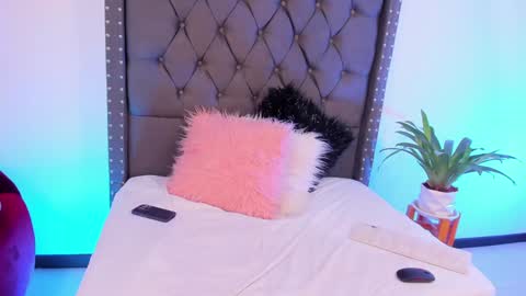 Snapshot of gypsie_velvett chatting on December 10, 8:38 pm Samy Velvet dayatorres 23 Followme online show from December 10, 8:38 pm