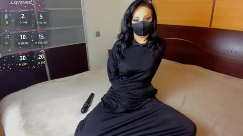 Snapshot of habibi_moon chatting on March 2, 2:19 am Linda online show from March 2, 2:19 am