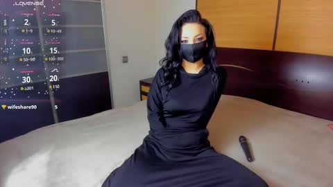 Snapshot of habibi_moon chatting on March 1, 2:26 am Linda online show from March 1, 2:26 am