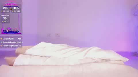 Snapshot of hade_rosse chatting on September 18, 2:15 pm HADE ROSSE online show from September 18, 2:15 pm