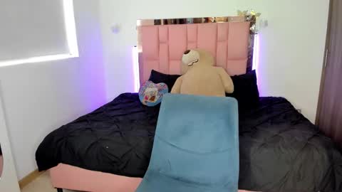 Snapshot of hailey_florez chatting on October 20, 4:43 pm hailey online show from October 20, 4:43 pm