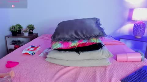 Snapshot of hailey_hadid chatting on October 24, 7:54 pm hailey_hadid online show from October 24, 7:54 pm