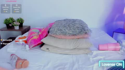 Snapshot of hailey_hadid chatting on October 1, 7:41 pm hailey_hadid online show from October 1, 7:41 pm