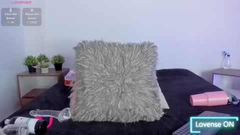 Snapshot of hailey_hadid chatting on September 22, 7:12 pm hailey_hadid online show from September 22, 7:12 pm