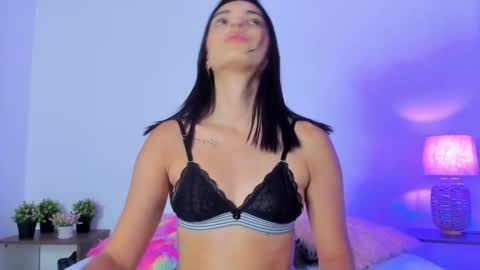 Snapshot of hailey_hadid chatting on October 14, 7:05 pm hailey_hadid online show from October 14, 7:05 pm