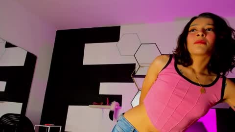haileycat_ online show from December 18, 10:02 pm