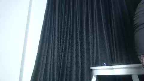 Snapshot of halley_raven chatting on September 22, 8:18 pm Halley Raven online show from September 22, 8:18 pm