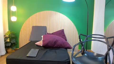 Halley Lorens online show from November 18, 10:11 pm