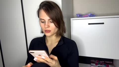 Holly online show from January 8, 11:53 pm