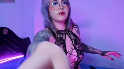 Snapshot of hallucigenia_sparza chatting on February 4, 1:06 pm Hallu online show from February 4, 1:06 pm