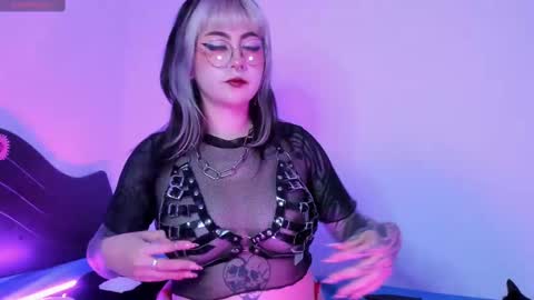 Snapshot of hallucigenia_sparza chatting on March 10, 12:49 pm Hallu online show from March 10, 12:49 pm