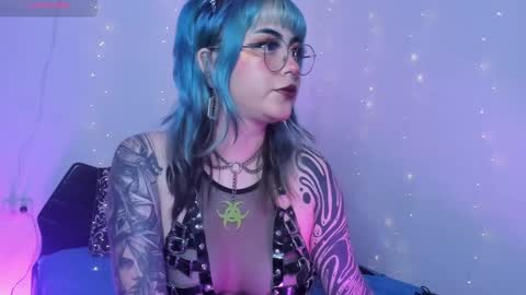 Snapshot of hallucigenia_sparza chatting on December 3, 12:49 pm Hallu online show from December 3, 12:49 pm
