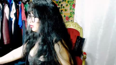Snapshot of han_deus chatting on January 3, 6:22 am HANMy Dears make sure to follow me here create a FREE account if you dont have one and chat thank you. online show from January 3, 6:22 am