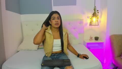 Snapshot of hanah_gray chatting on February 28, 11:14 am hanah_gray online show from February 28, 11:14 am