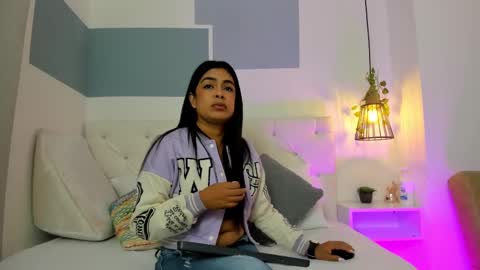 Snapshot of hanah_gray chatting on March 6, 11:14 am hanah_gray online show from March 6, 11:14 am