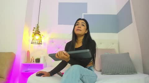 Snapshot of hanah_gray chatting on February 17, 11:13 am hanah_gray online show from February 17, 11:13 am