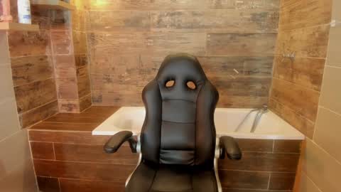 Snapshot of hanah_greey chatting on December 14, 1:49 pm HANAH online show from December 14, 1:49 pm